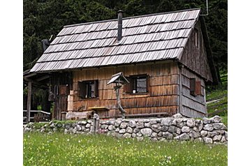 Slovenia Chata Stara Fužina, Exteriorul